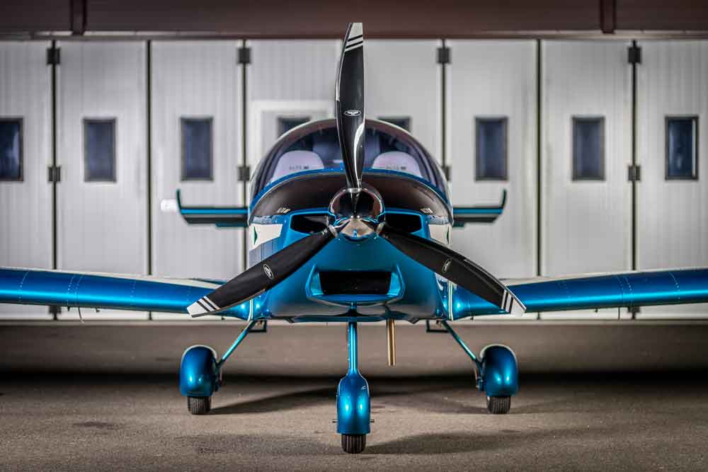 Alto NG vor der Halle